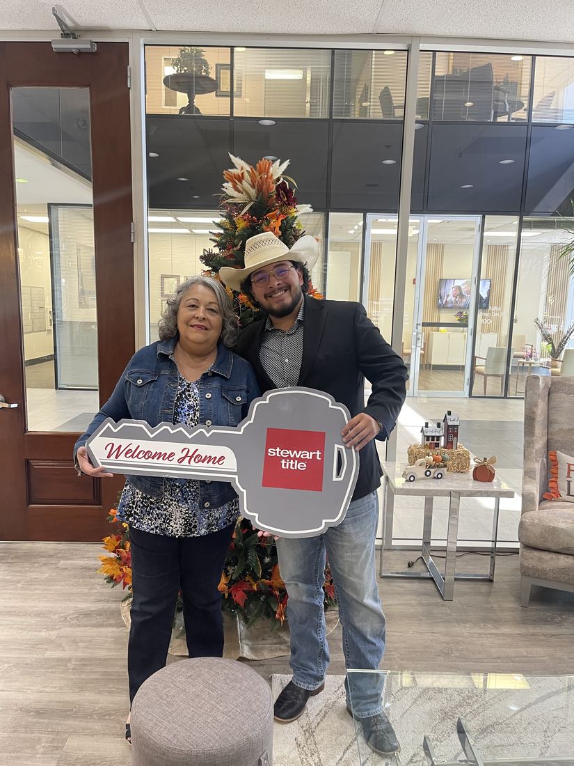 Adrian Arizmendi with sellers celebrating a sold home