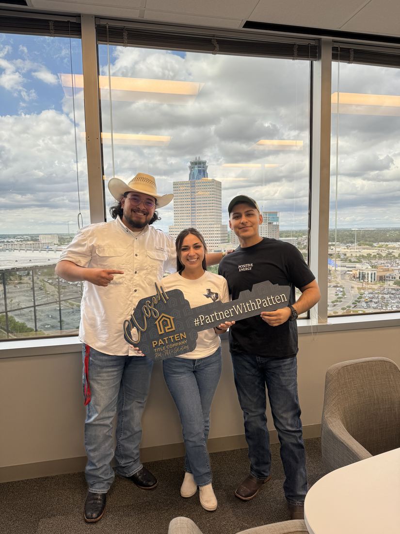 Sellers closing on their home with Adrian Arizmendi